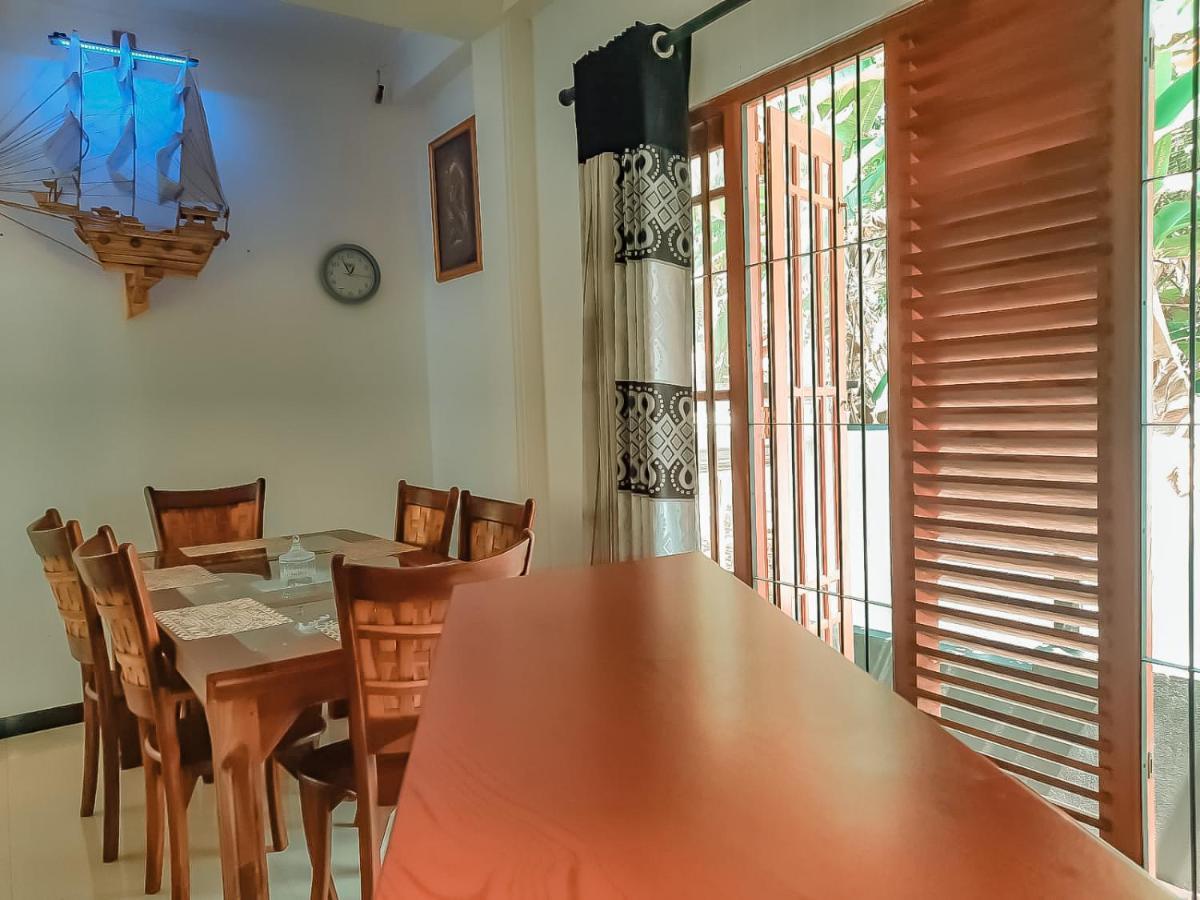 Hotel White House Ratnapura Exterior photo