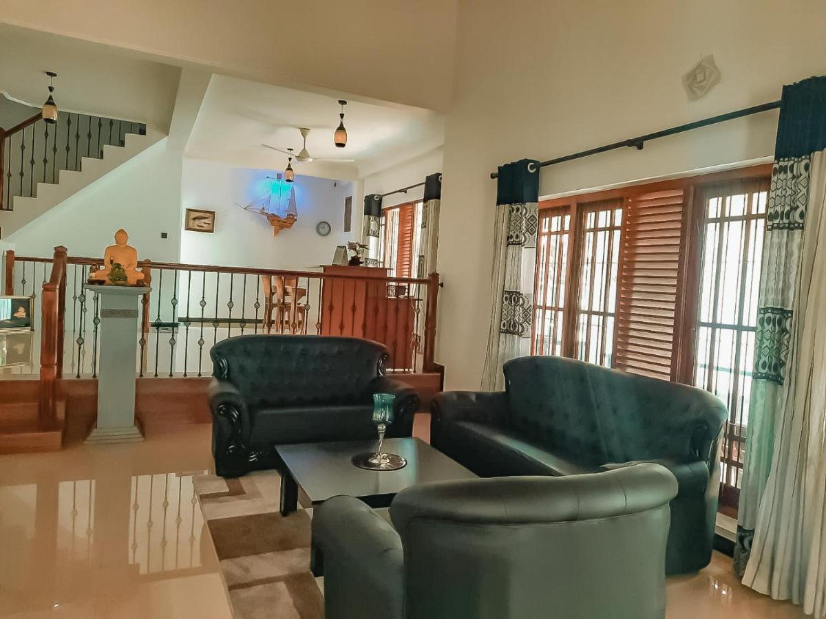 Hotel White House Ratnapura Exterior photo