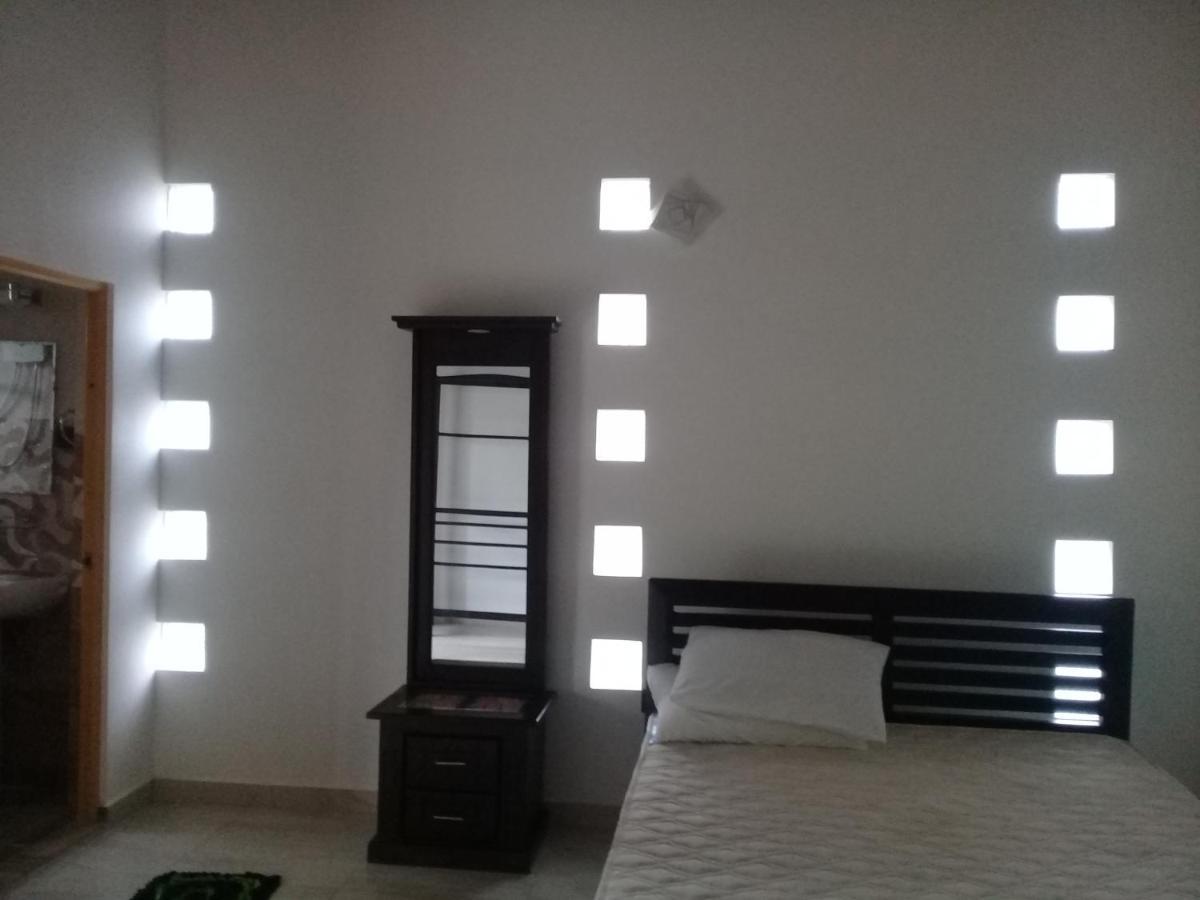 Hotel White House Ratnapura Exterior photo